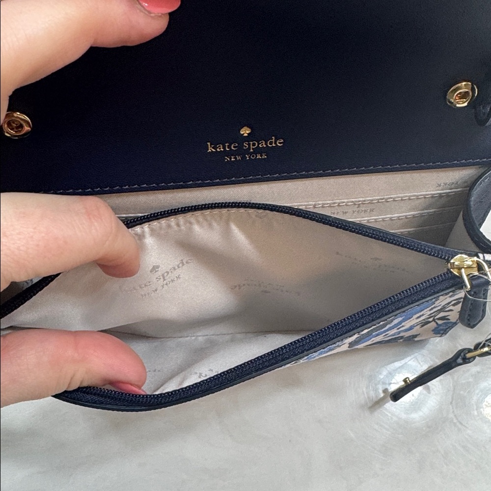 Kate Spade Wallet Crossbody Vase Floral Print Blue and White w/ Removable strap - Picture 6 of 9